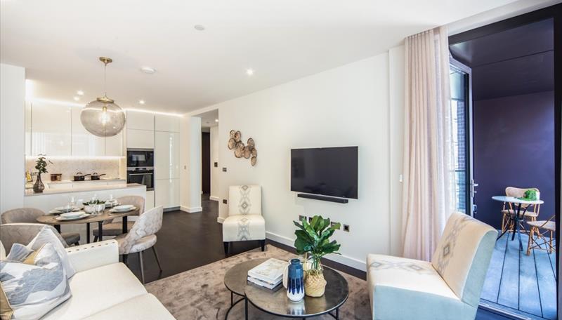 2 bed property in Charles Clowes Walk, London